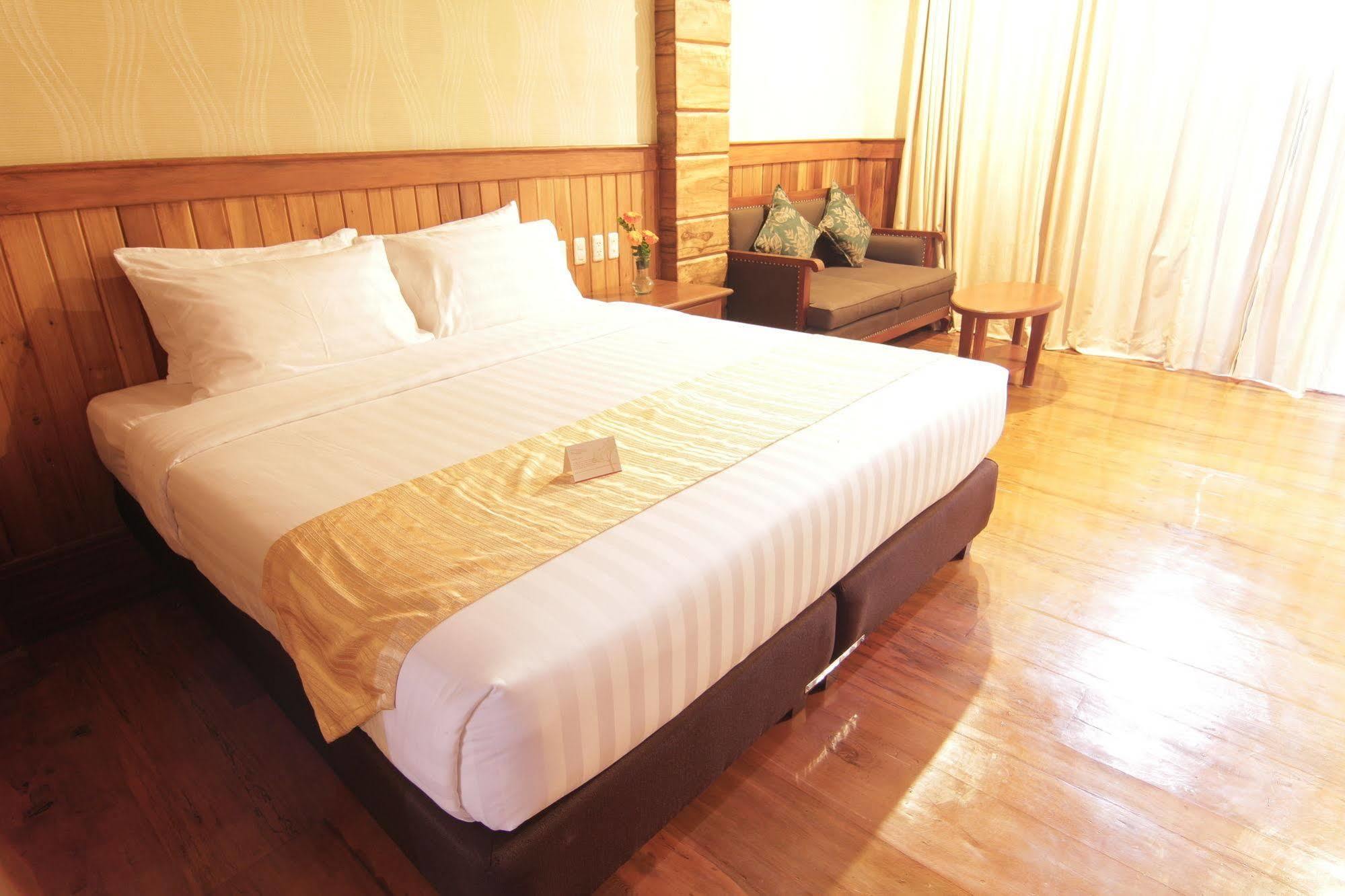 Alta D' Tagaytay Hotel Tagaytay City Esterno foto