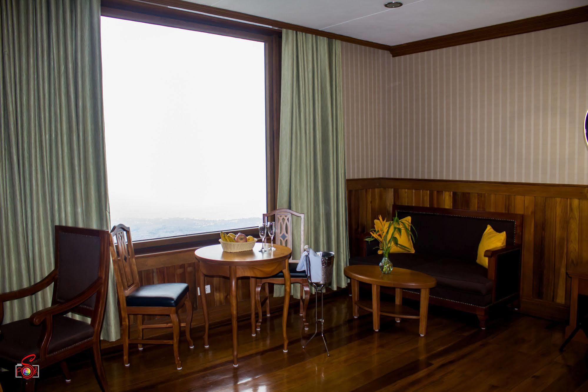 Alta D' Tagaytay Hotel Tagaytay City Esterno foto