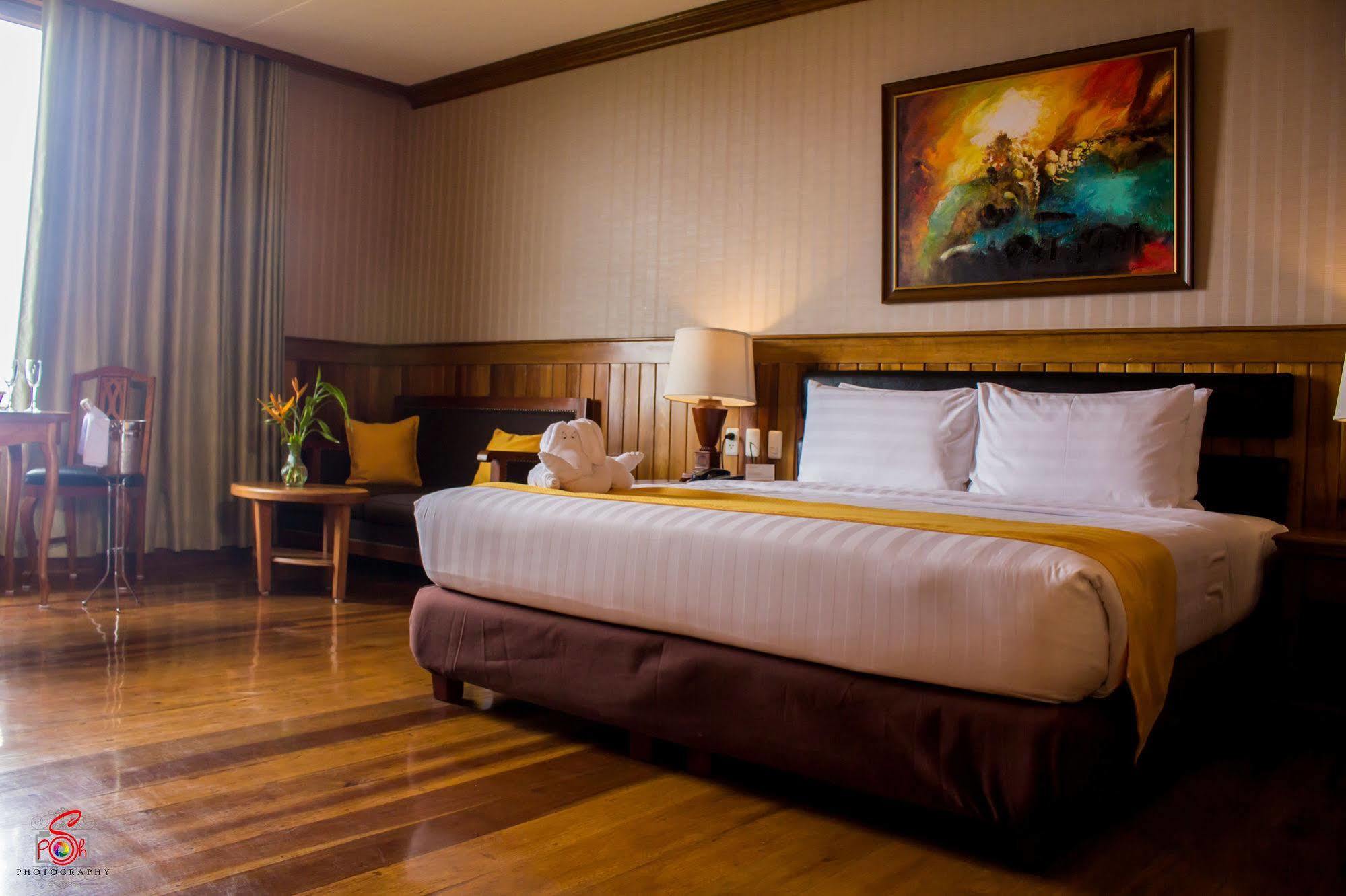 Alta D' Tagaytay Hotel Tagaytay City Esterno foto